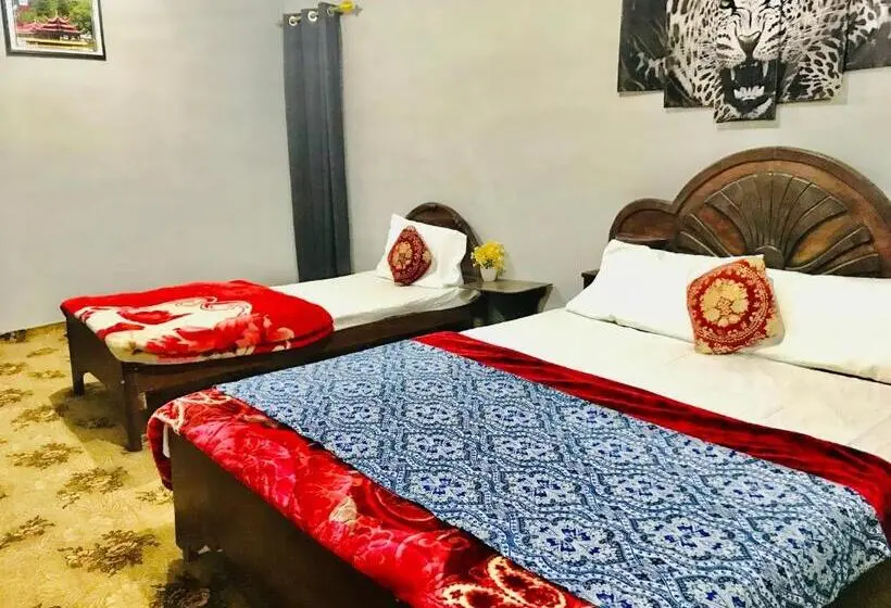 اتاق خانوادگی با چشمانداز باغ, Skardu Lodge