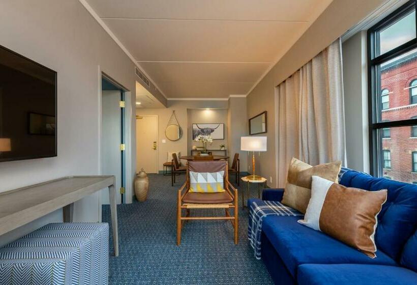 سوئیت با تخت بزرگ, The Bradley