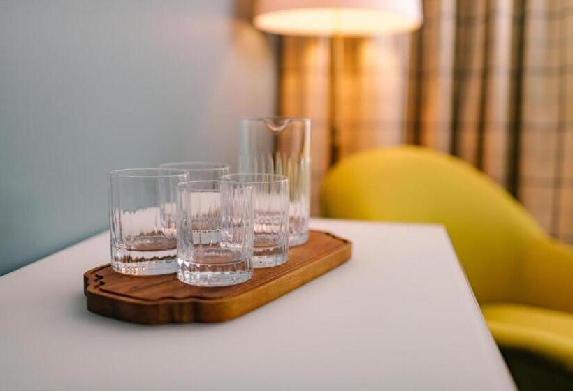 اتاق لوکس یک تخته, The Bradley