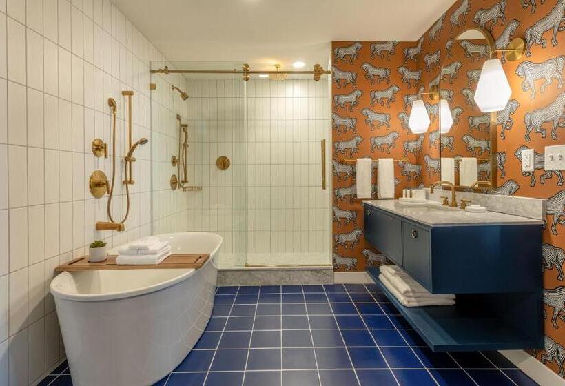 سوئیت با تخت بزرگ, The Bradley