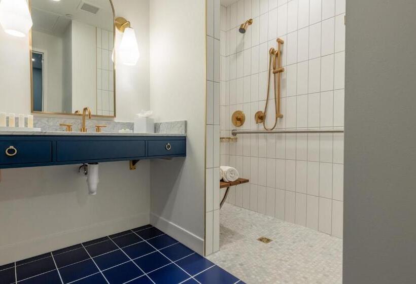 اتاق لوکس یک تخته, The Bradley