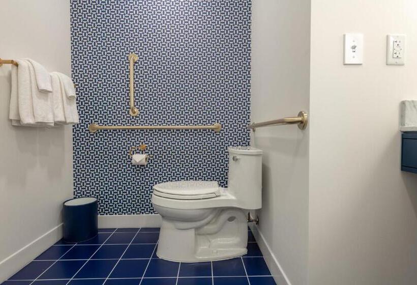 اتاق لوکس یک تخته, The Bradley