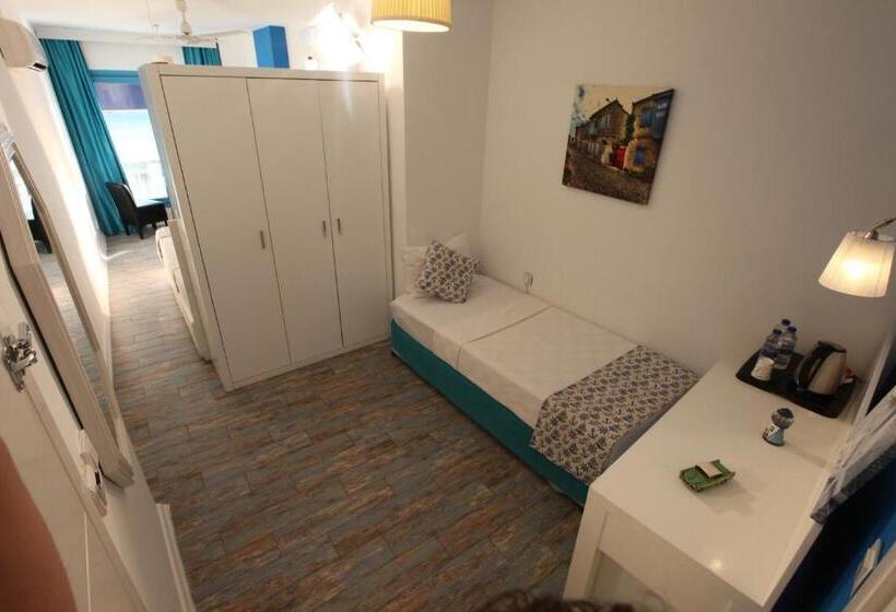 Triple Room Sea View, Larimar Hotel Cesme