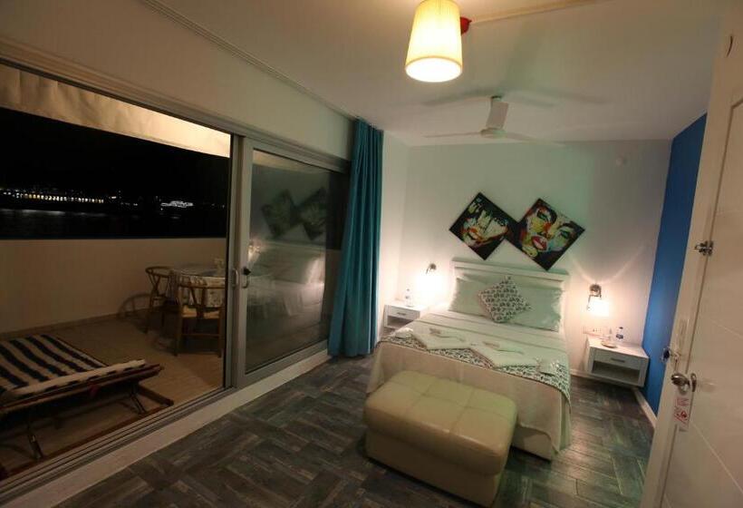 غرفة قياسية مطلّة علي البحر مزوَّدة بشُرفة, Larimar Hotel Cesme