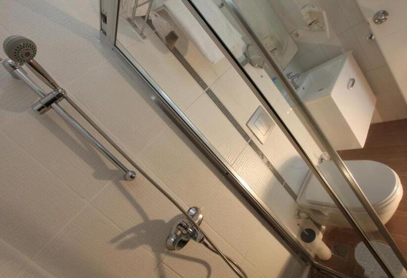 غرفة قياسية مطلّة علي البحر مزوَّدة بشُرفة, Larimar Hotel Cesme