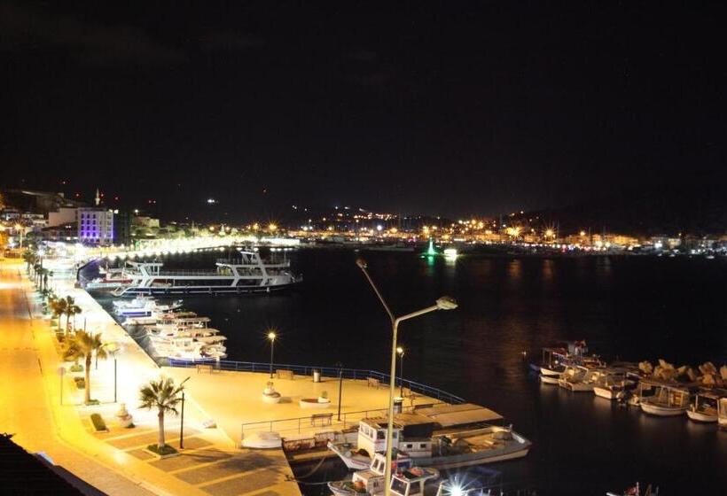 غرفة قياسية مطلّة علي البحر مزوَّدة بشُرفة, Larimar Hotel Cesme