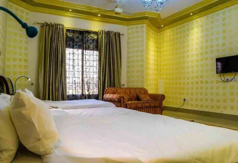اتاق استاندارد سه تخته با چشم‌انداز باغ, Arabian Lodges