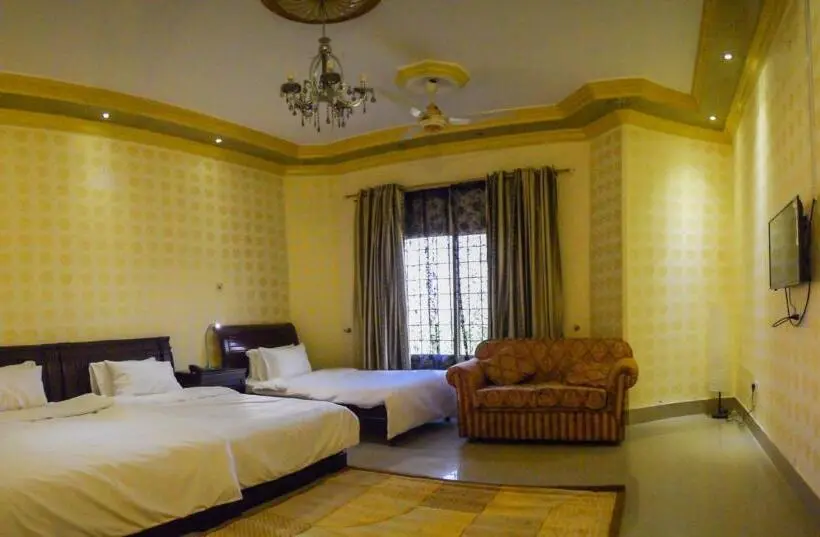 اتاق استاندارد سه تخته با چشم‌انداز باغ, Arabian Lodges