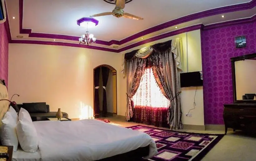 اتاق خانوادگی با چشم‌انداز باغ, Arabian Lodges