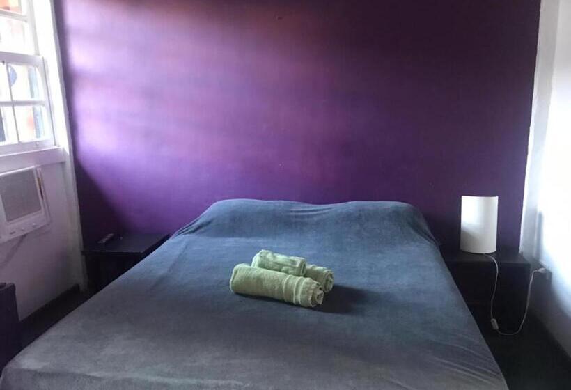 Standard Værelse, Tao