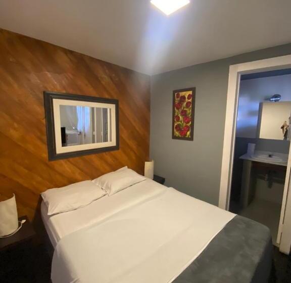 Standard Værelse, Tao