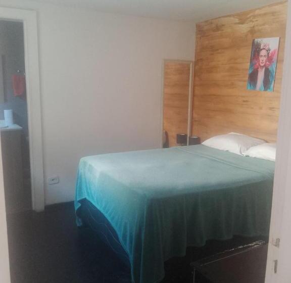 Standard Værelse, Tao