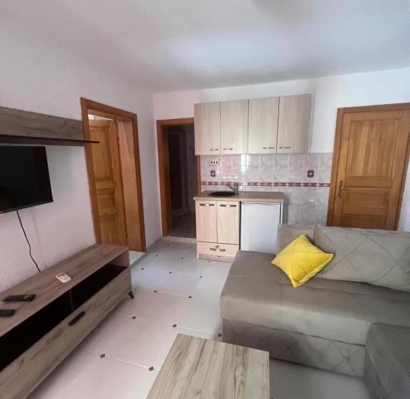 آپارتمان 1 خوابه با بالکن, Villa Ajša