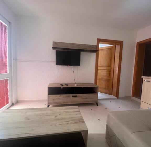 آپارتمان 1 خوابه با بالکن, Villa Ajša