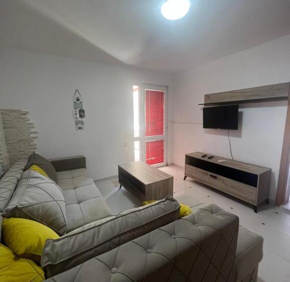 آپارتمان 1 خوابه با بالکن, Villa Ajša