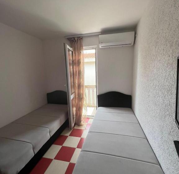 اتاق استاندارد با بالکن, Villa Ajša