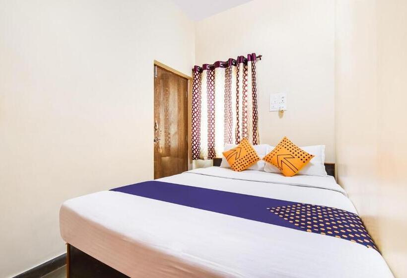 חדר סטנדרט לשלושה, Spot On 76369 Grand