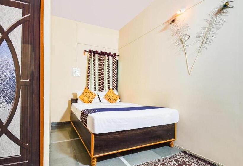 חדר סטנדרט לשלושה, Spot On 76369 Grand