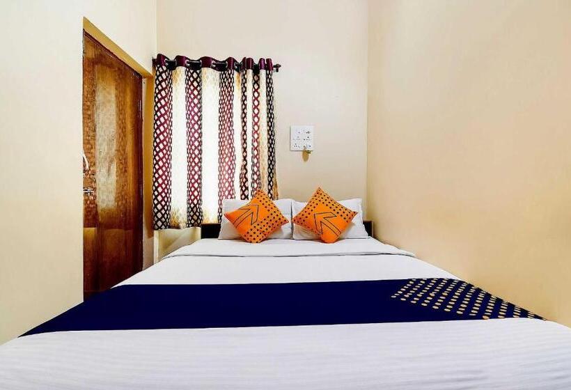 חדר קלאסי לשלושה, Spot On 76369 Grand