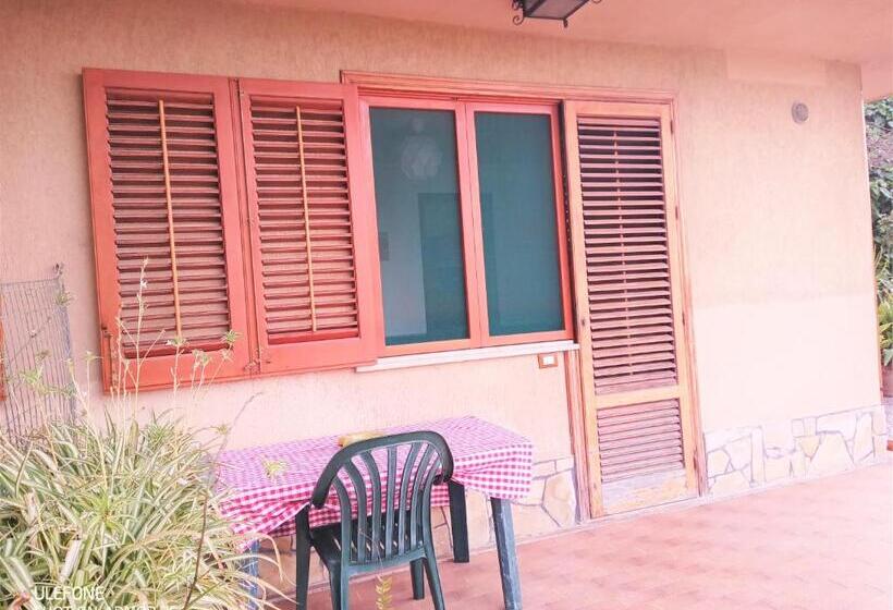 Standard-huone Jaettu Kylpyhuone, Stanza In Villa Con Giardino Vista Mare