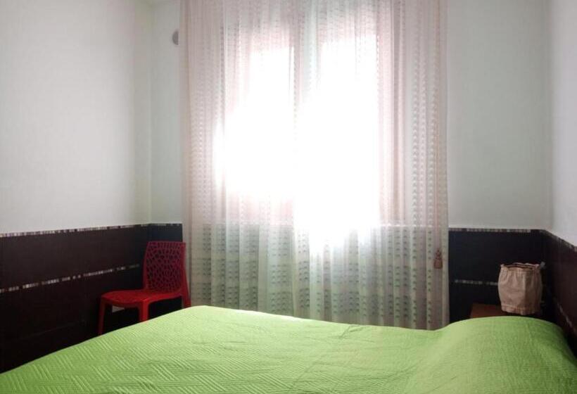 Standard-huone Jaettu Kylpyhuone, Stanza In Villa Con Giardino Vista Mare