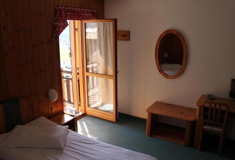 חדר קלאסי לשלושה, Mont Velan