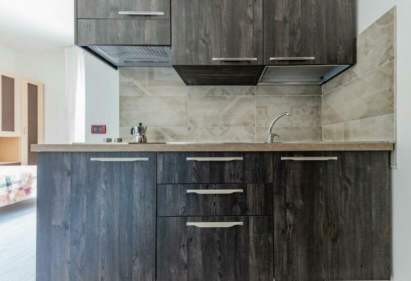 استودیوی استاندارد, Residence Renadoro