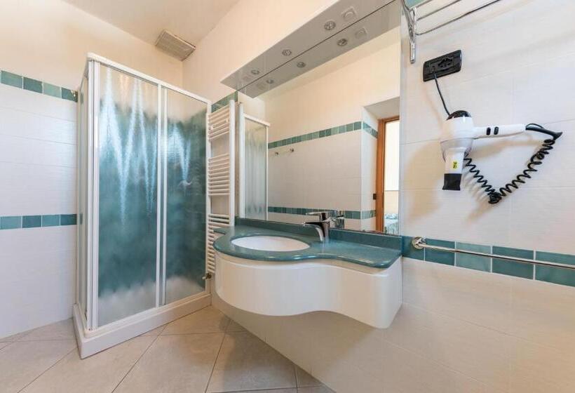 דירת פנטהאוז 1 חדרי שינה, Residence Renadoro