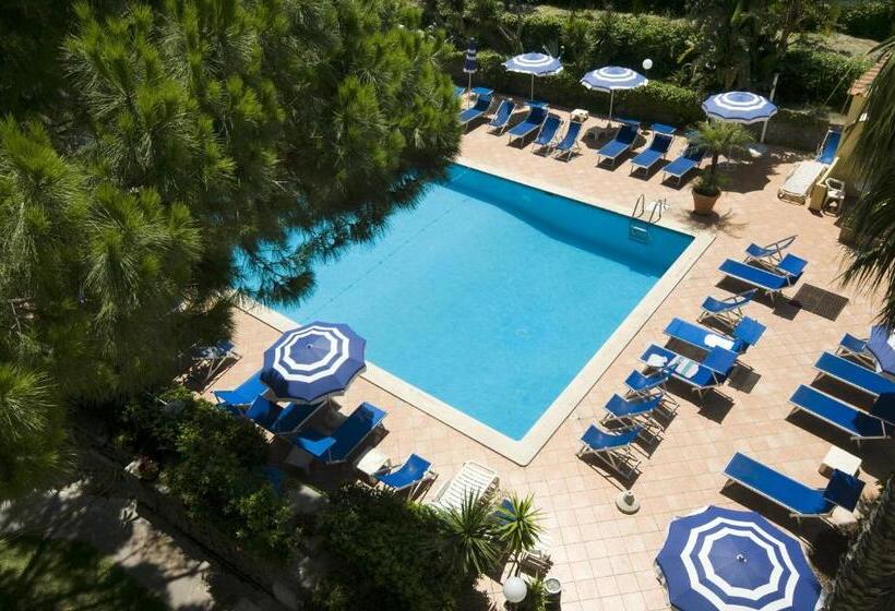 חדר סטנדרט לשלושה עם מרפסת, Le Canne Family Resort & Spa