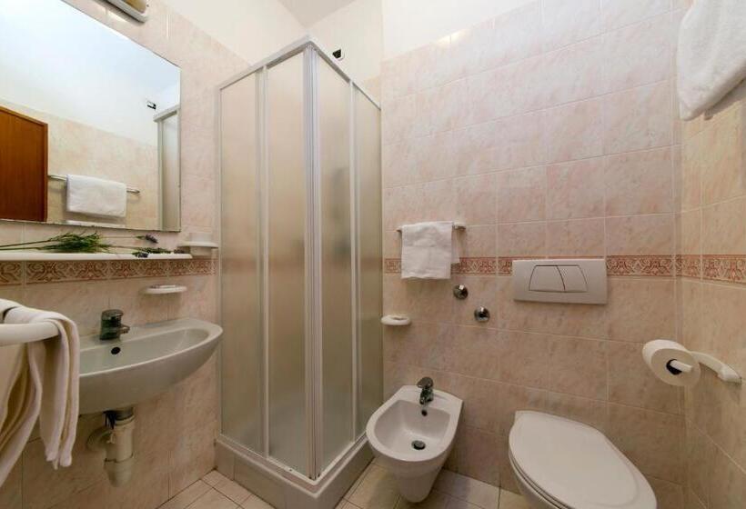 חדר סטנדרט לשלושה עם מרפסת, Le Canne Family Resort & Spa