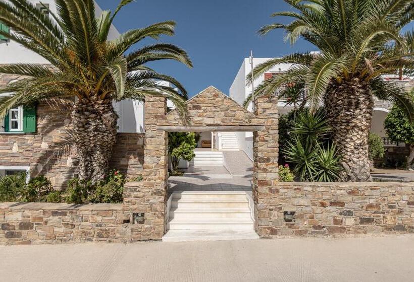 شقة غرفة واحدة, Annita's Village