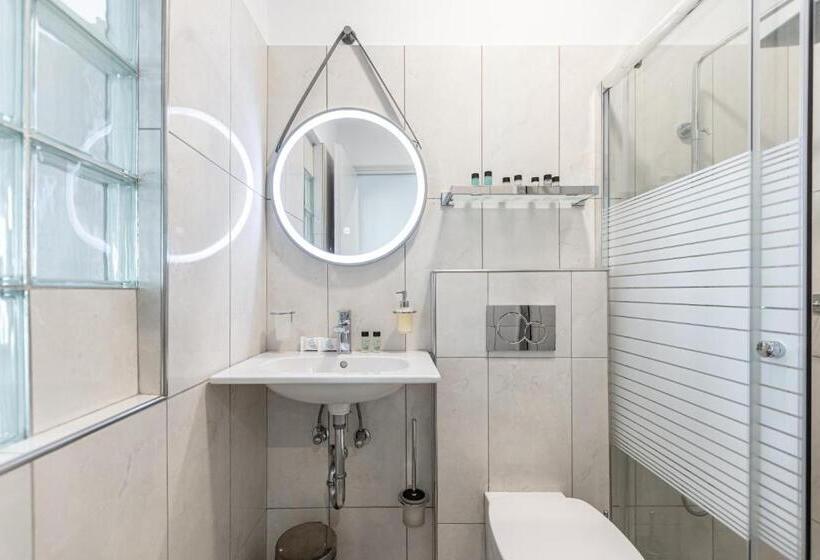 스탠다드 스튜디오, Annita's Village