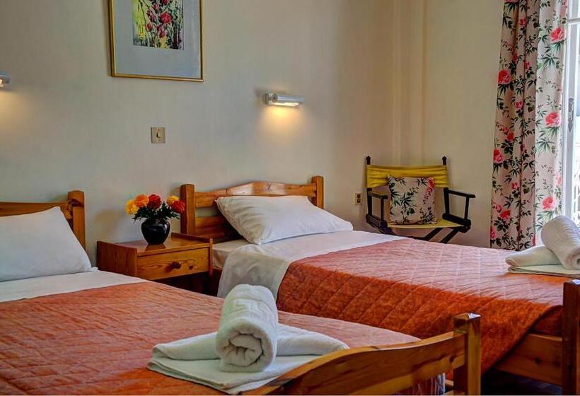 דירת שני חדרים, Benitses Arches