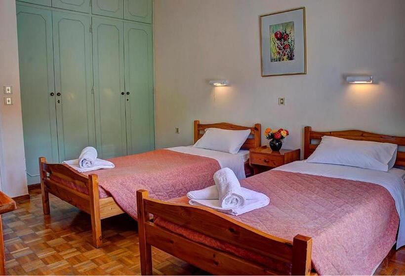 דירת שני חדרים, Benitses Arches