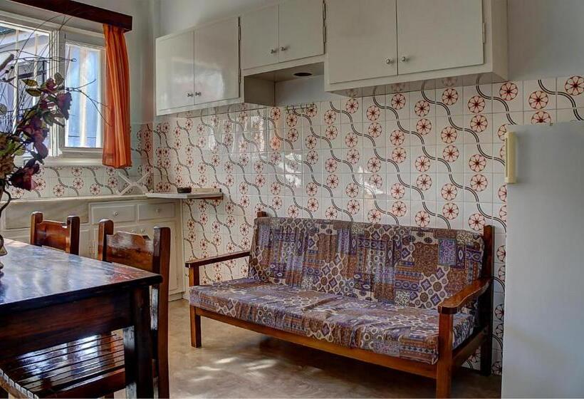 דירת שני חדרים, Benitses Arches