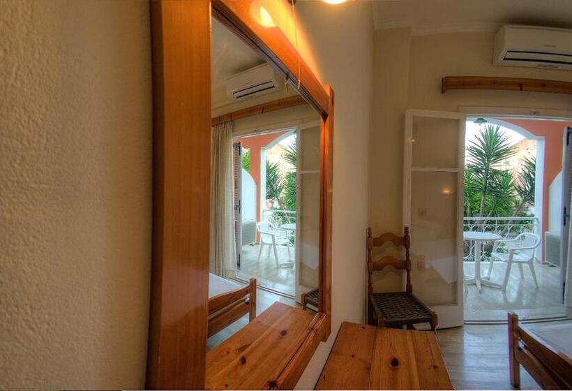 חדר אקונומי, Benitses Arches