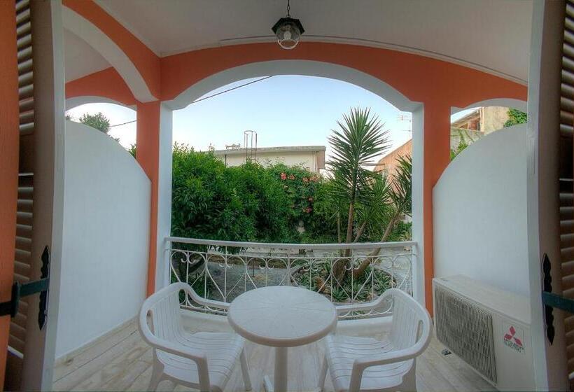 חדר אקונומי, Benitses Arches