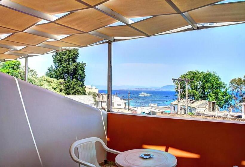 חדר משפחתי נוף לים, Benitses Arches