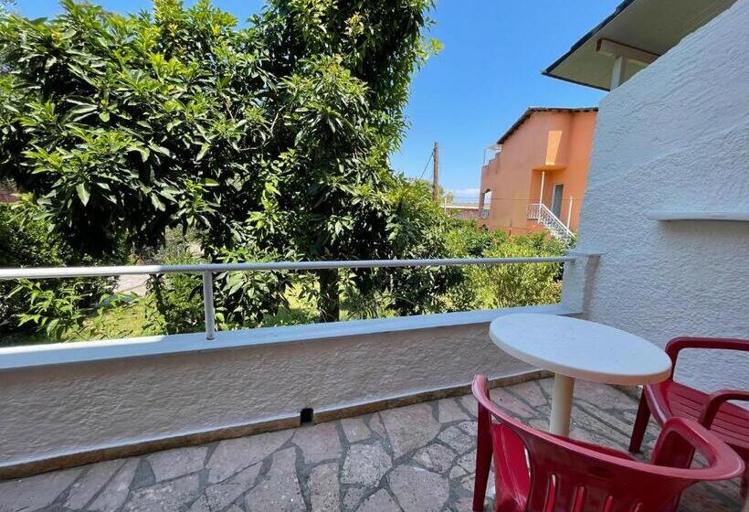 סטודיו סטנדרטי נוף לגינה, Benitses Arches