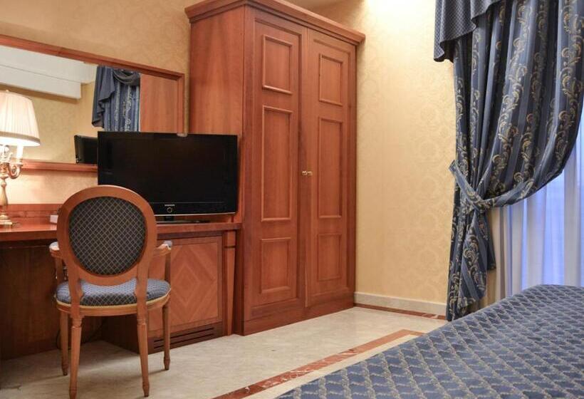 이코노미 룸, Giulia Ocean Club