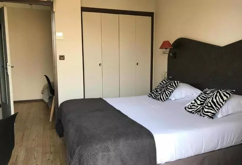Standard Kolmen Hengen Huone, Hôtel L Iroko The Originals City