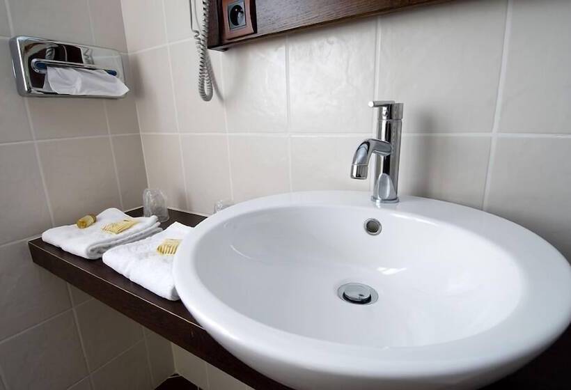 コンフォートルーム, Hôtel L Iroko The Originals City