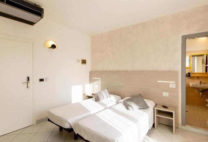 Standard Szoba, Marzia Con Piscina