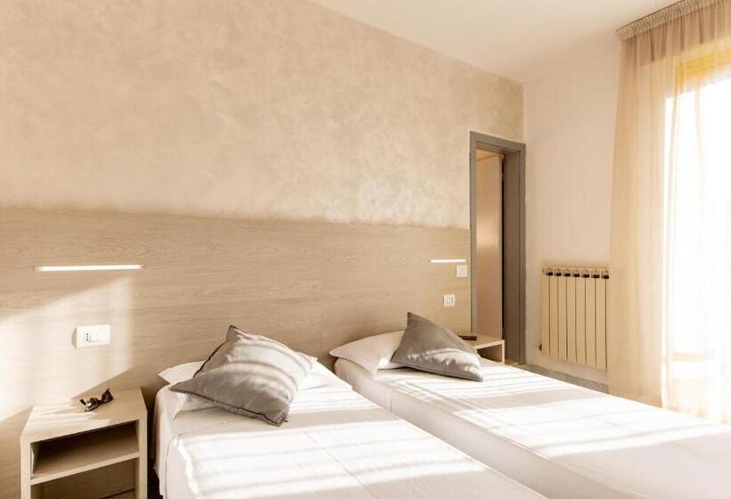 Standard Szoba, Marzia Con Piscina