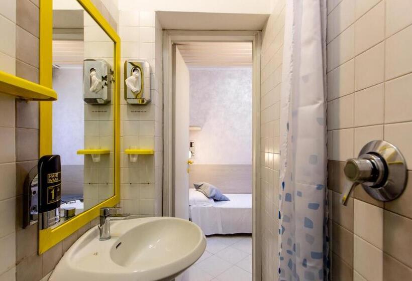 Egyágyas Standard Szoba, Marzia Con Piscina