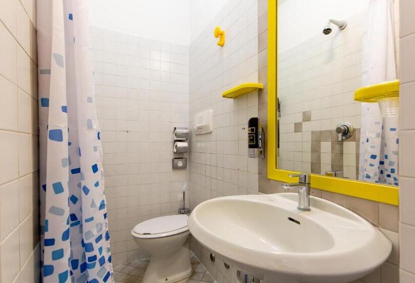 Egyágyas Standard Szoba, Marzia Con Piscina