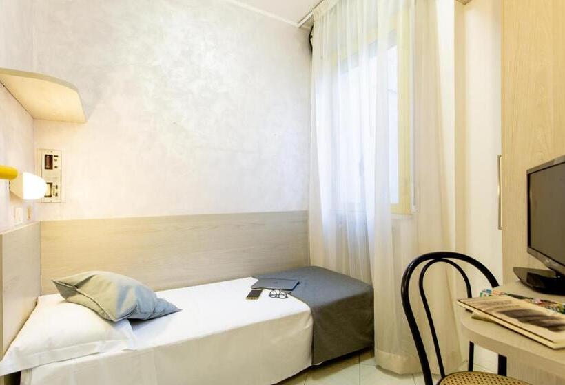 Egyágyas Standard Szoba, Marzia Con Piscina