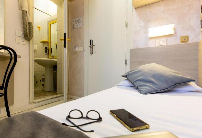 Egyágyas Standard Szoba, Marzia Con Piscina