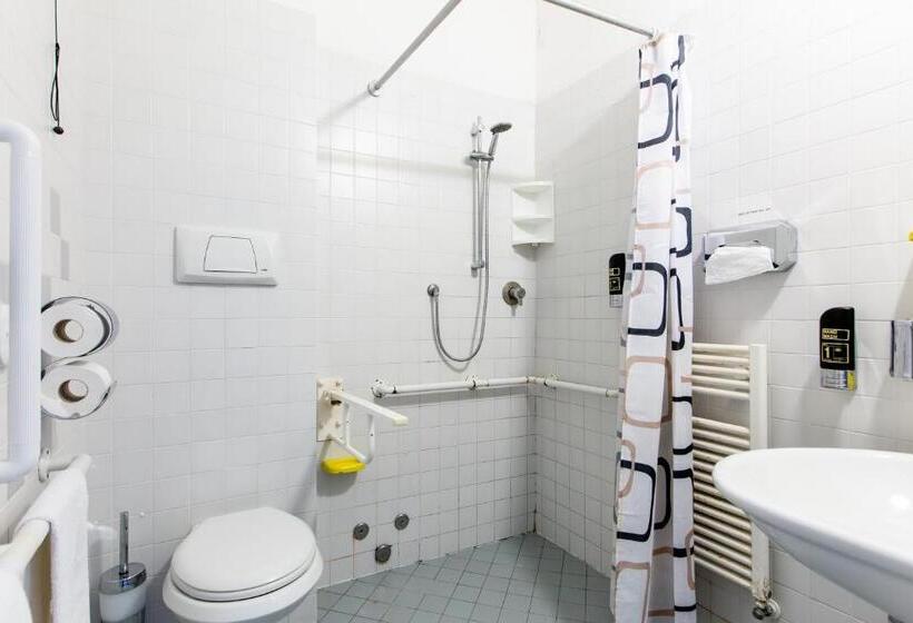 Négyágyas Standard Szoba, Marzia Con Piscina