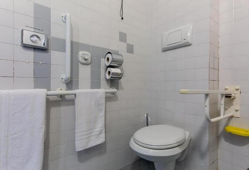 Négyágyas Standard Szoba, Marzia Con Piscina